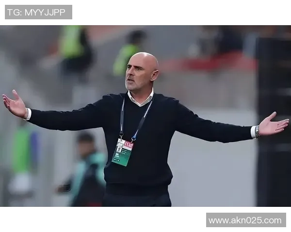 老足球明星重返赛场拍广告展现风采引发球迷热议与怀旧情怀