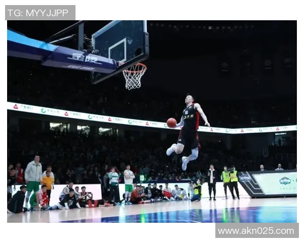 足球场上的黑色闪耀明星他们如何改变了这项运动的历史与未来